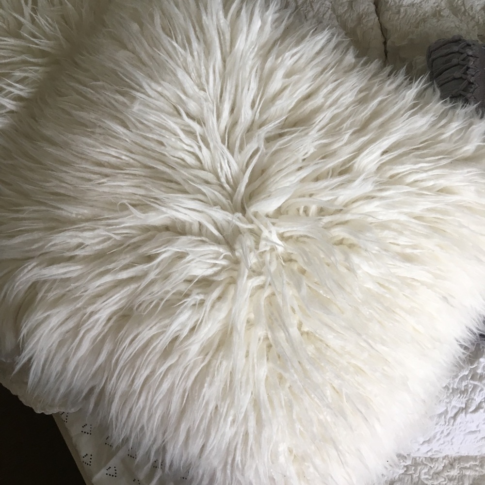 *SOLD*White Fluffy Pillows
